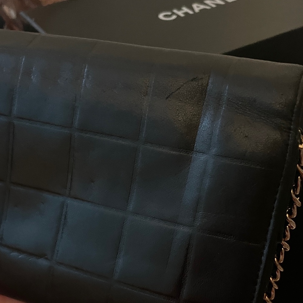CHANEL Black and Gold Quilted Wallet - Picture 15 of 16